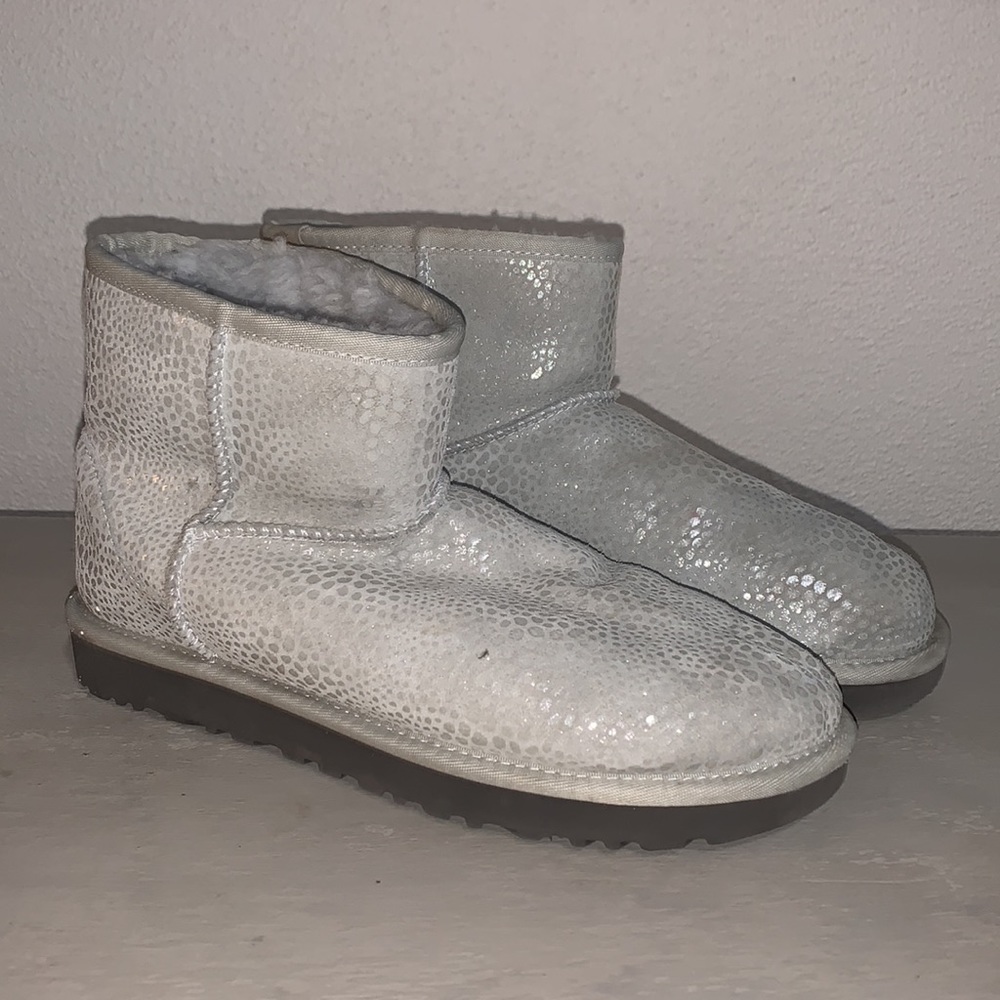 Ugg -Short Gray - image 3
